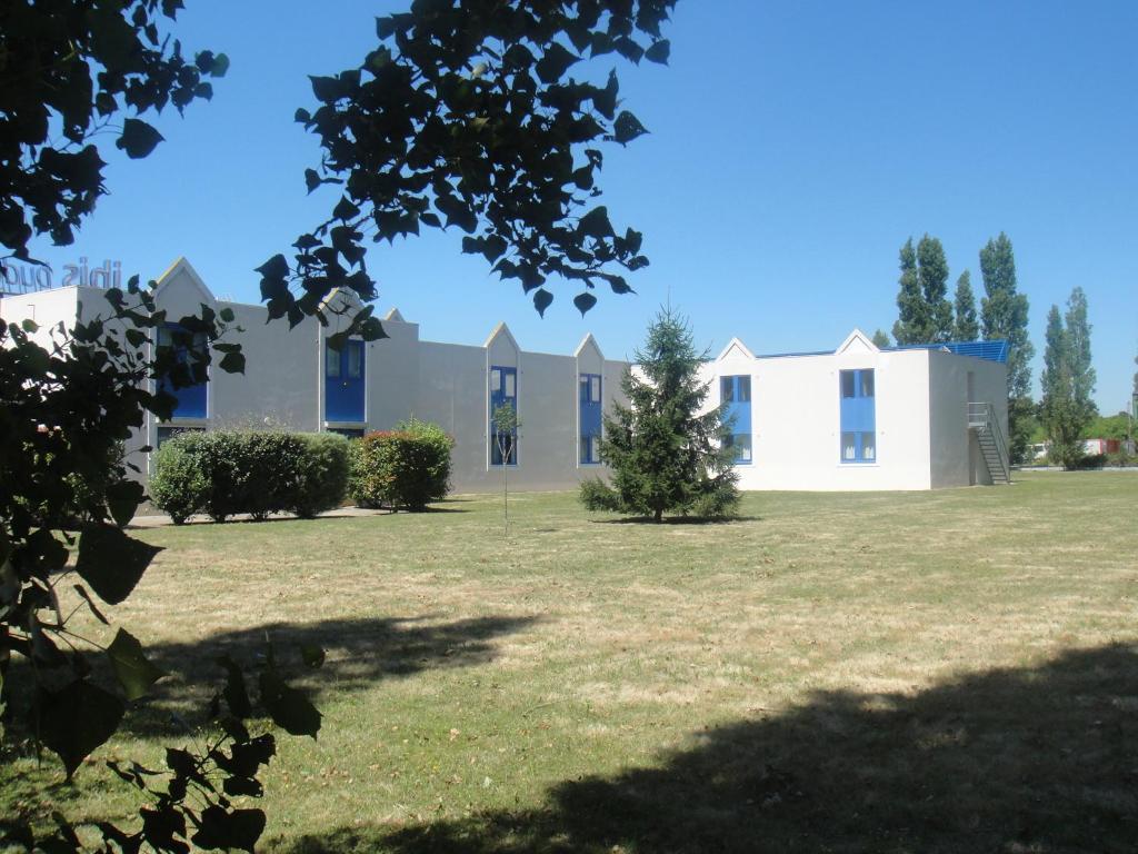 Ibis Budget Chatellerault Nord Exterior photo