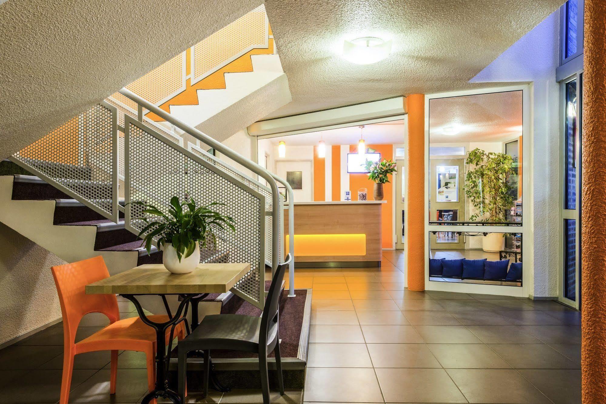 Ibis Budget Chatellerault Nord Exterior photo