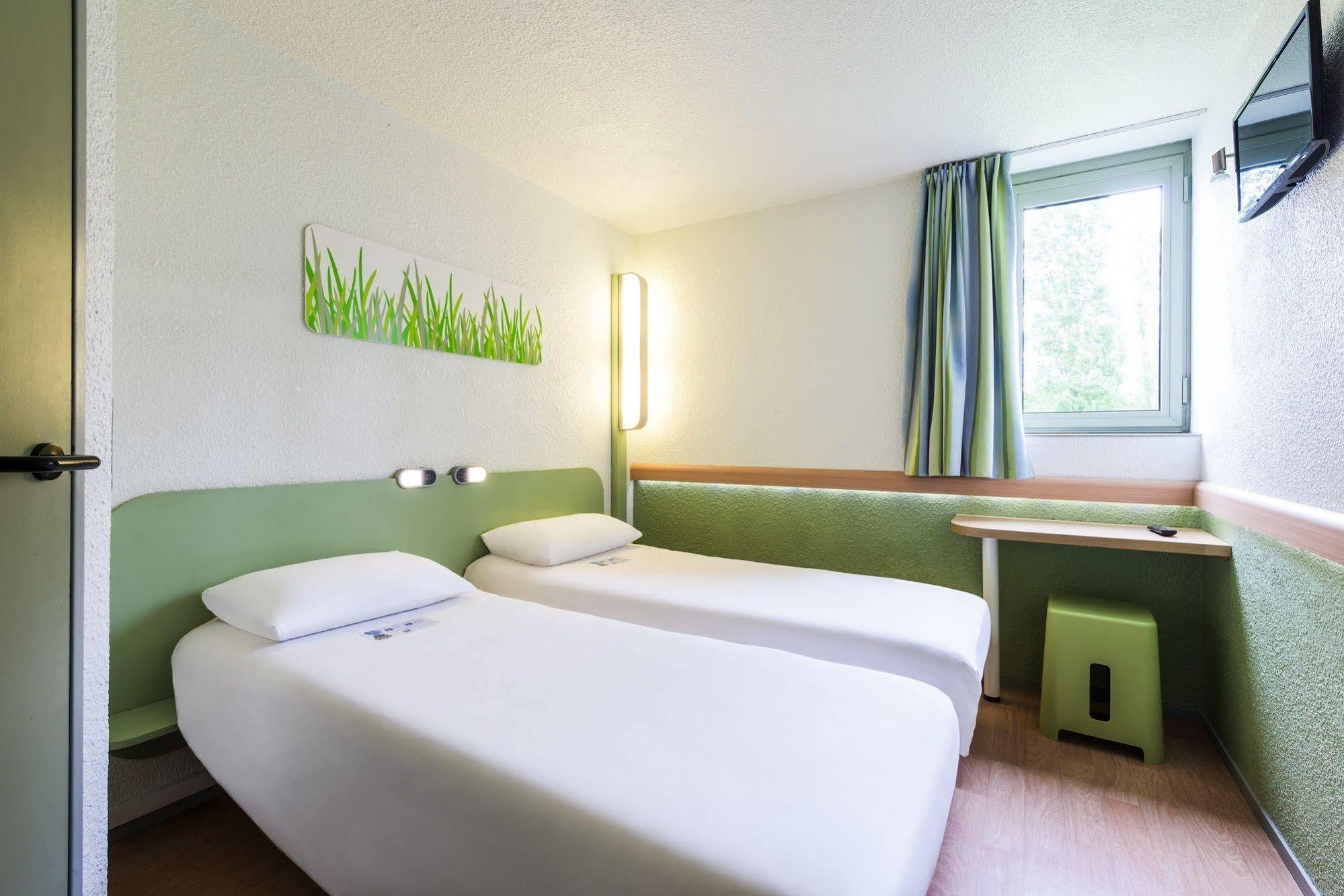 Ibis Budget Chatellerault Nord Exterior photo