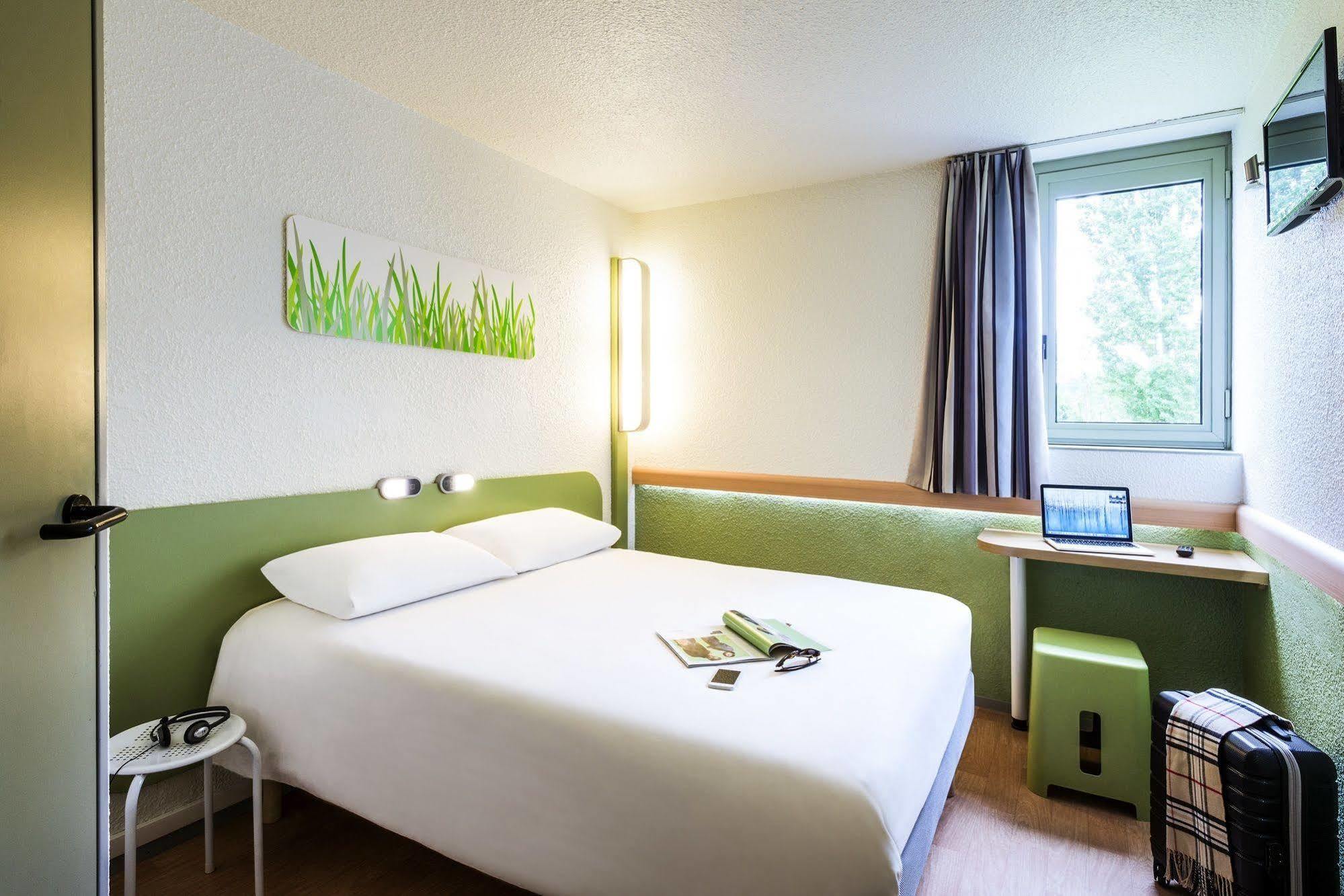 Ibis Budget Chatellerault Nord Exterior photo